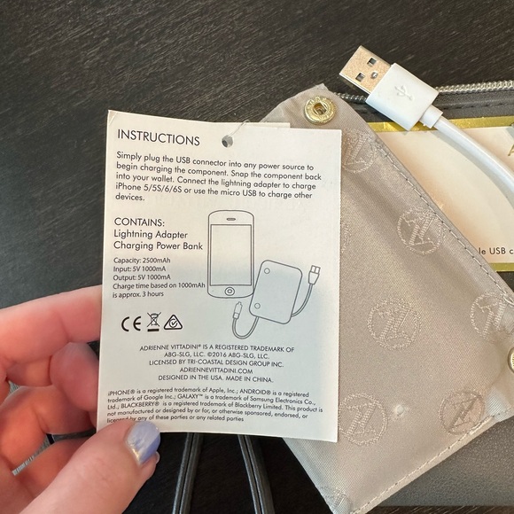 Adrienne Vittadini Charging Wallet Clutch - Picture 6 of 6